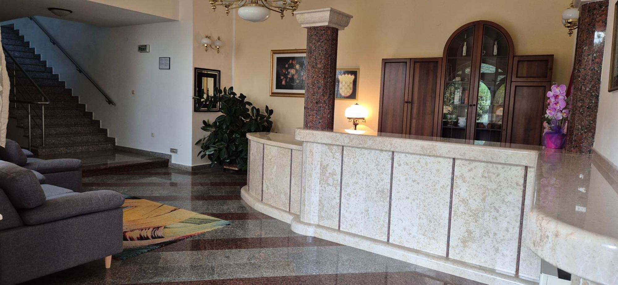 קרניצה Hotel Carmen מראה חיצוני תמונה